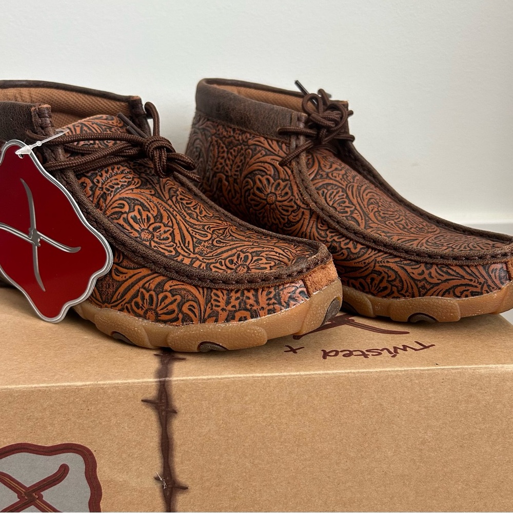 Twisted x Women’s Brown Tooled Leather Chukka Moccasin Driving Shoes NWT Sz. 5.5 - Picture 2 of 10